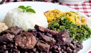 Feijoada Solidária do CME: pratos não retirados serão doados a pessoas em situação de rua