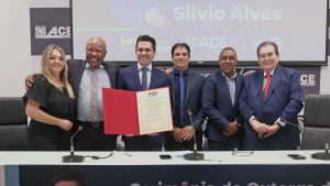 Presidente da ACE-Guarulhos, Silvio Alves recebe o Título de Cidadão Guarulhense