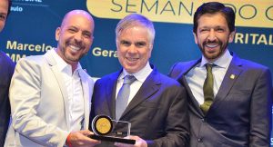VP da Indústria na ACE-Guarulhos, Marcelo Alves recebe Troféu Empresário de Valor